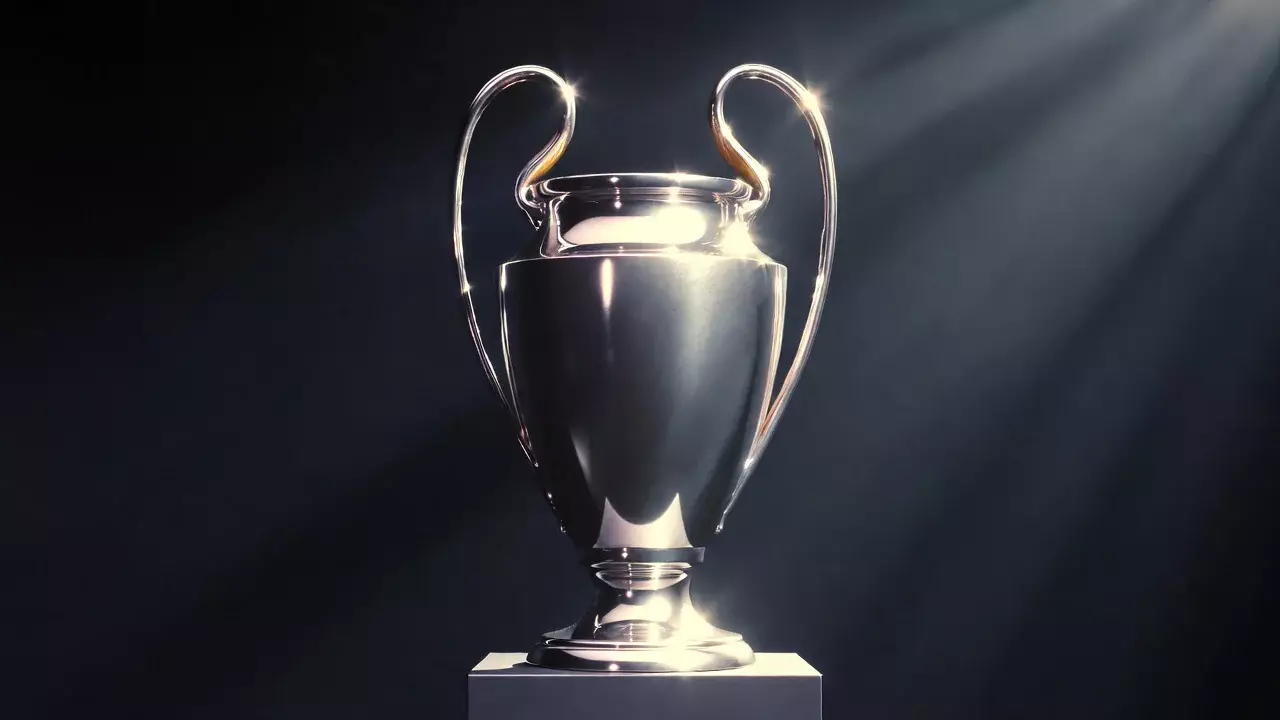Champions-League-Pokal im dramatischen Scheinwerferlicht